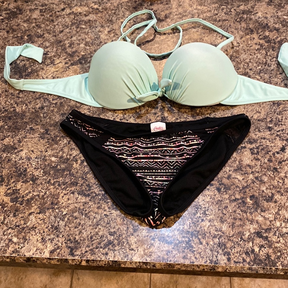 Women’s Candie’s bikini top size large bottoms size medium